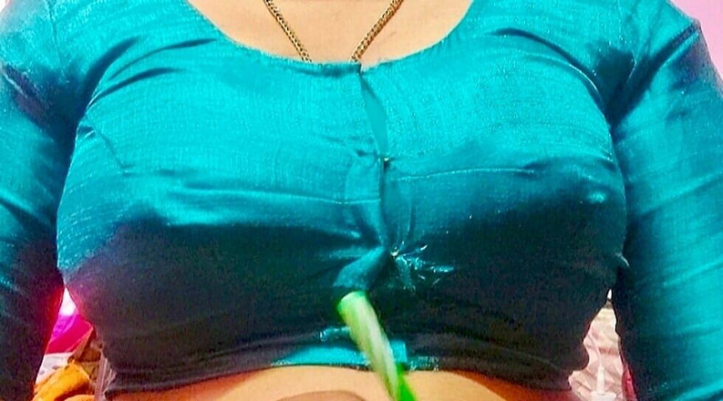 Desi Mohini: 大きな胸と大きな胸のデジ