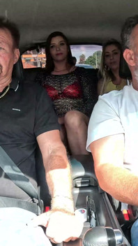 Carlos Urach debutuje s Two Hot Girls v seriálu Ted's Ride