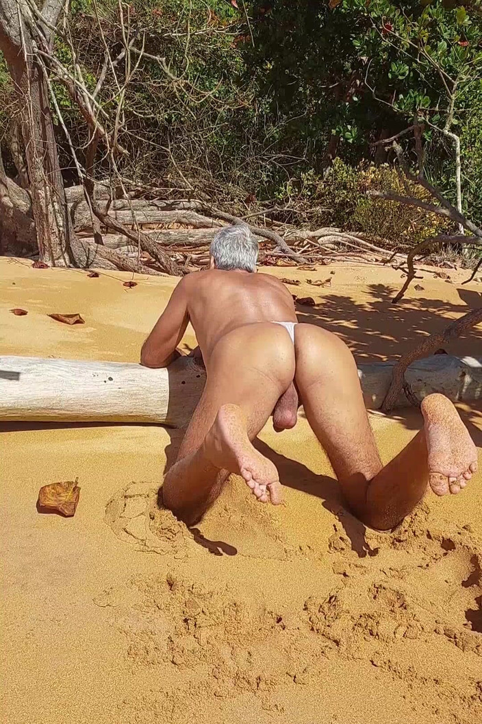 Ladysilvas: Ladysilva De Calcinha Na Praia Que Puta Gostosa E Safada