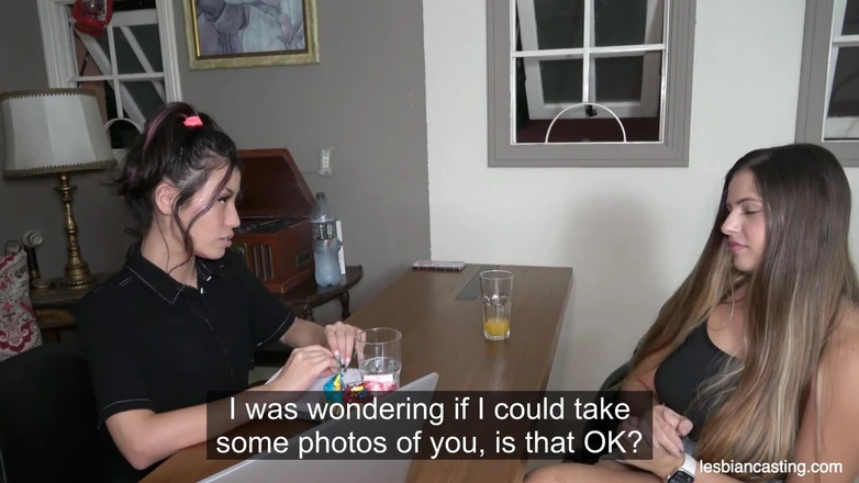 LesbianCasting: Ejen Jepun yang berpengalaman dan lesbian blonde panas