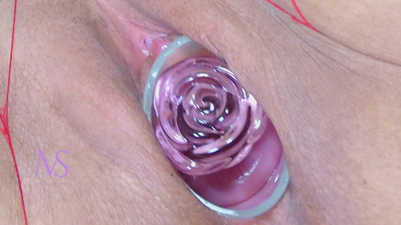 Maya Simons: Introduciendo Dildo Rosa De Cuencas Rosa De 4.5 Cm