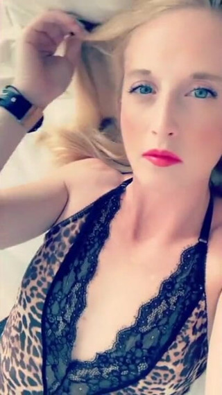Chelly181818: Shhhh! Secret masturbation session!