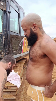 Baardige oom die geneukt wordt door Zé Agroboy in Passio na Roça⁷