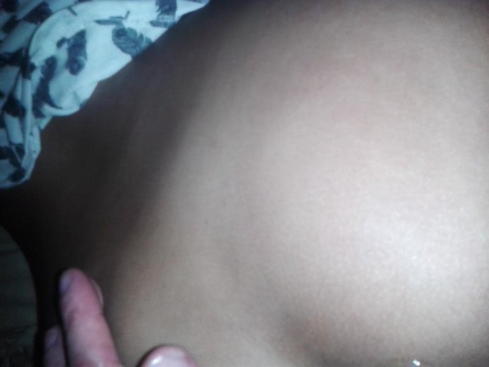 maskedcouple692: Pertama kali buttplug di pantatnya yang ketat