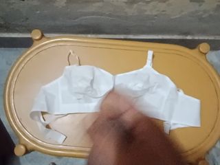 Shobha Prince: 弱虫ブラに射精