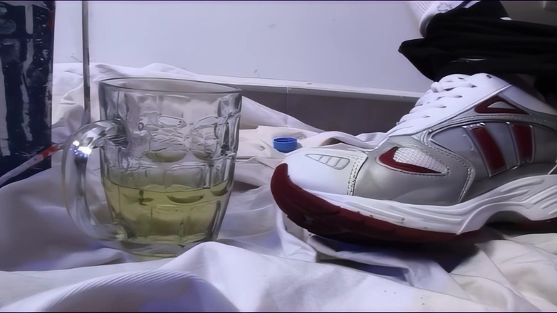 Transsexuell and gay club: Erkeksi ateşli erkekler büyük yarağı paylaşıyor ve azgın götten üçlü sikişiyor