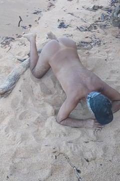 Ladysilvas: Ladysilva trên bãi biển cởi bỏ bộ bikini của mình để...