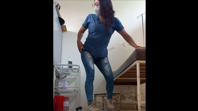 Martin13: Я медсестра, і я також повія