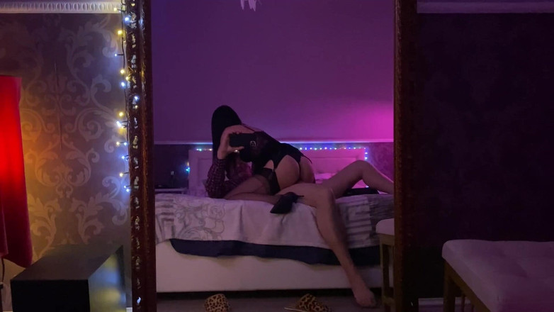 Slowly Tease: #27 穿着尼龙丝袜的女神骑在上面