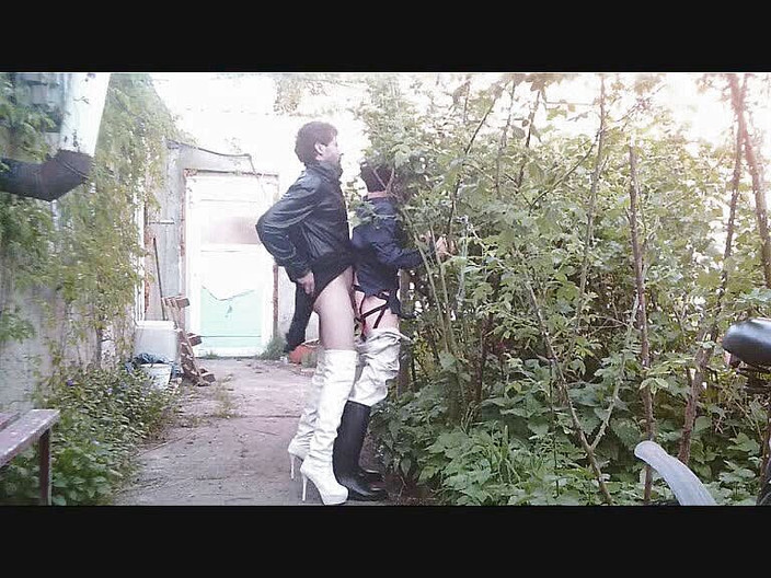 Henry029: 인형을 가지고 노는 여자의 것들