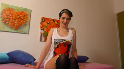 Chubby and horny and more: Ruiva sexy chupando seu pau como um profissional de verdade