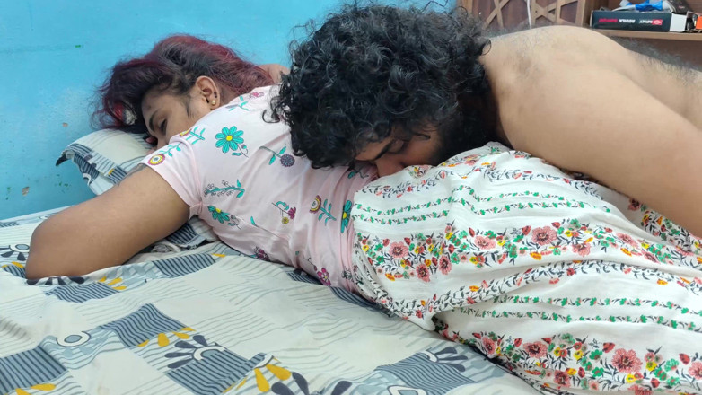 Vaigavarun45: Quente rabo beijo romance em saia