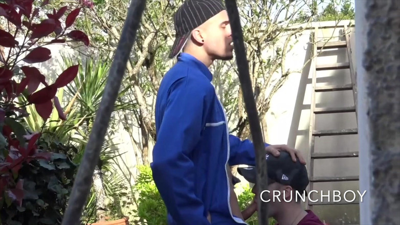 THE BIG BULGE STUDIO: 2473 Joven trabajadora heterosexual follada al aire libre por colegiala