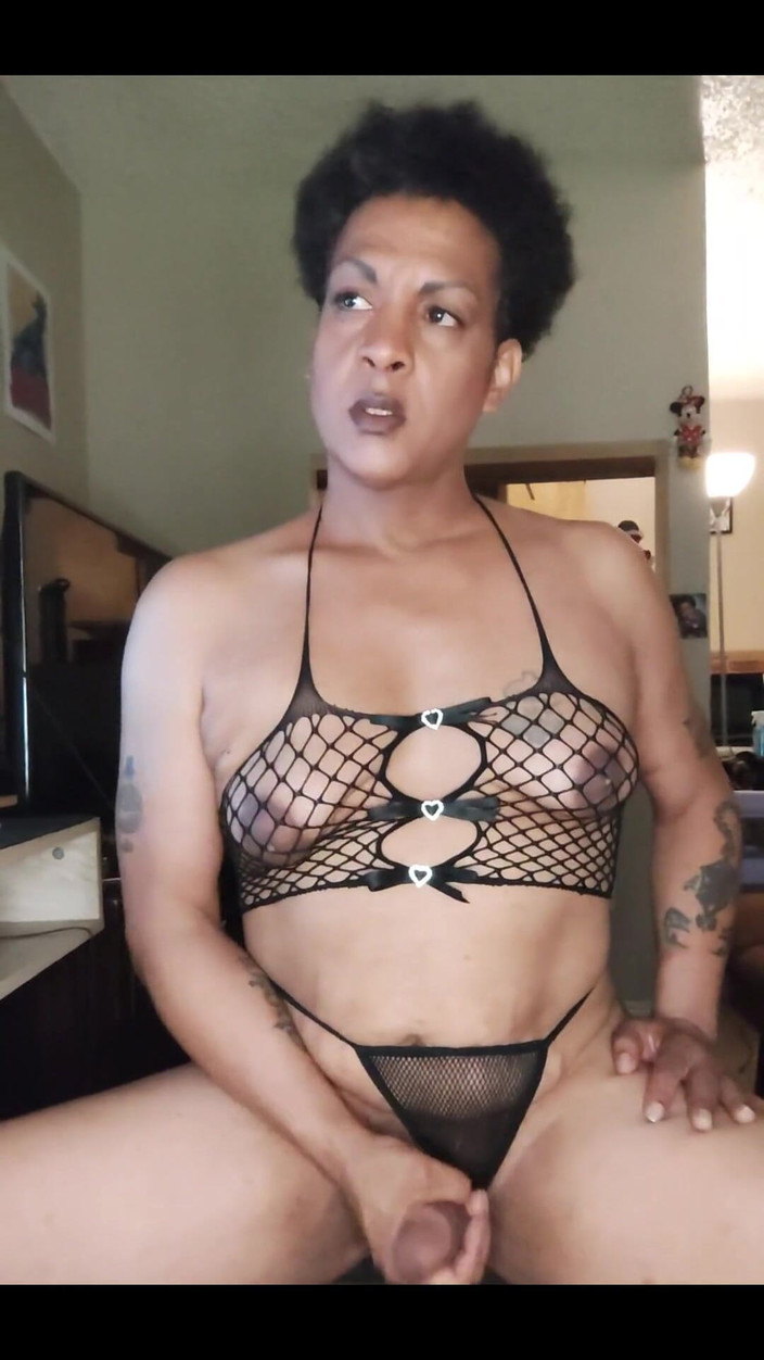 KNKY Bee: Ahoj Y'all