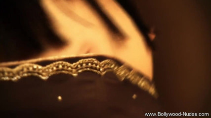 Bollywood Nudes: Indian babe dancing for us