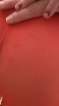 Pirsingli esmer Bridgette Powell bir videoda bir yarakla sikiliyor