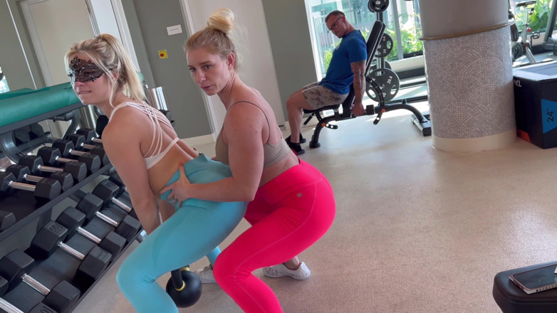 Talulah GG Strap On: Lesbian bugar bercinta dengan orang aneh cuck gym