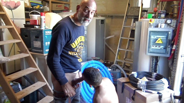 Crunch Boy: Отчим трахает без презерватива Ник Spears