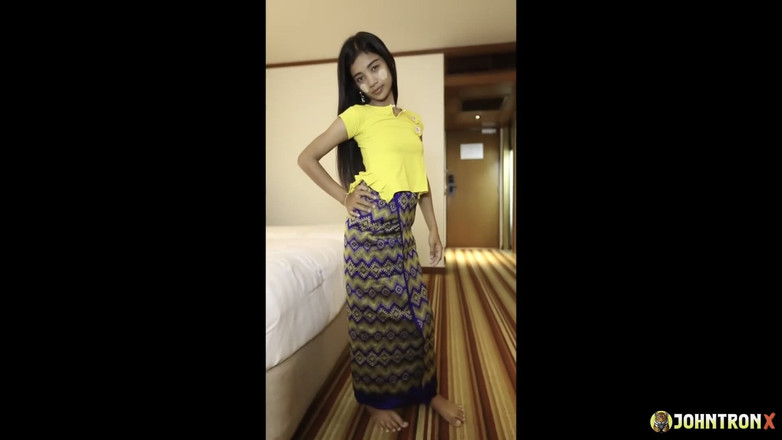 John Tron X: Johntronx - azgın ince Taylandlı amatör amının içinde büyük bir yarağı...