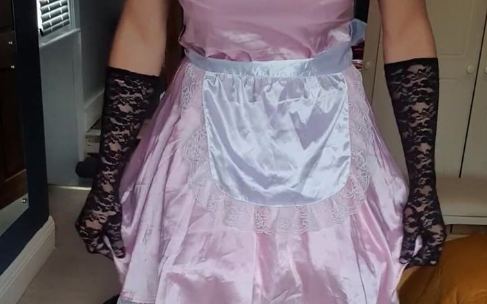 Jessica XD: Różowa pokojówka i wtyczka tyłka