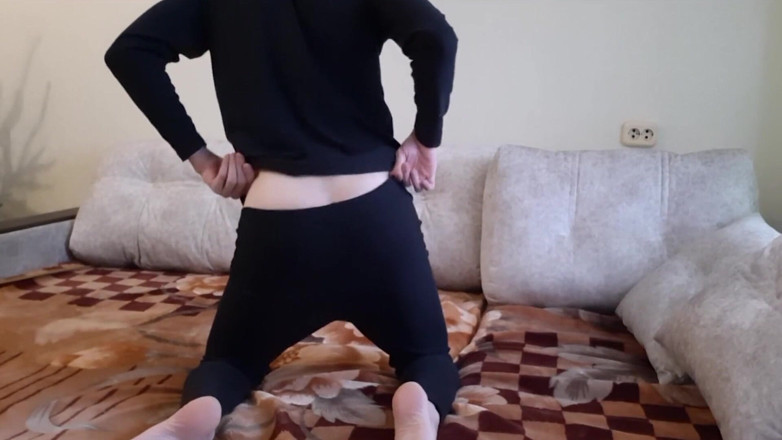 AlexRusFun: สาวรัสเซียวัยรุ่นชักว่าวควยใหญ่แล้วเอานิ้วแหย่รูตูดตัวเอง