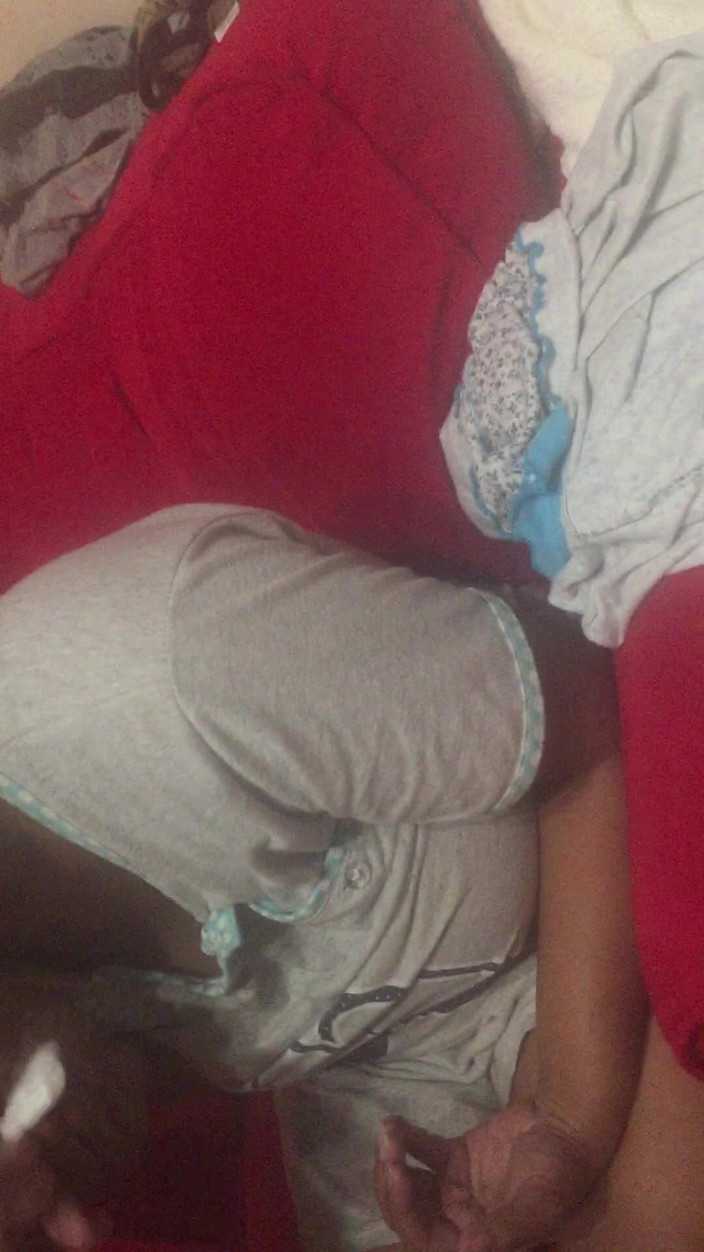 Megacute9999: インドネシアのメイドが顔に突かれ、口中に精液を浴びせる