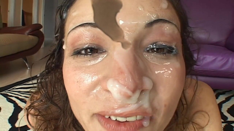 French X: Wajah gadis sange ini dicrot sperma setelah nyepong kontol raksasa...