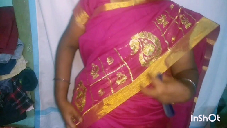 Desi Sathiya: Tamilische sari-hausfrau mit dicken arsch fickt im dorf