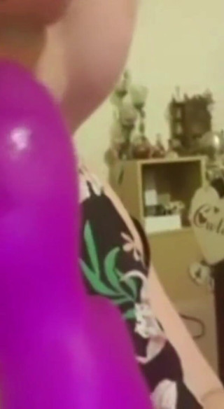 Real homemade BBW BBC porn: YoungEnglishBBW - 私の硬い乳首を吸う私のおっぱいを絞る