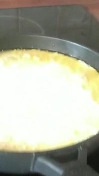 Cucinando nuda