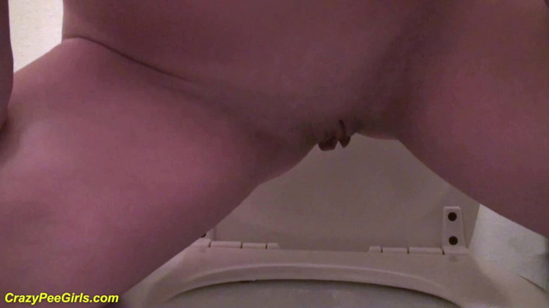 Pure Pee: Ragazza teenager in doccia