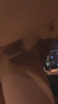 Lexi belle的漂亮阴户被一个大鸡巴网络直播粉丝干
