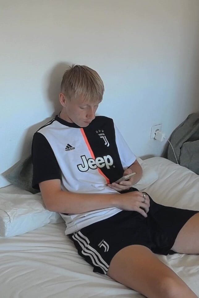 Axton Drake: [face Reveal] Soccer Bro Jerks off in Bed