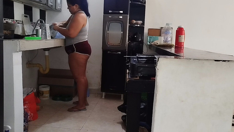 Adribella69: Baculatá Latina s velkým zadkem je ráda sledována starým mužem...