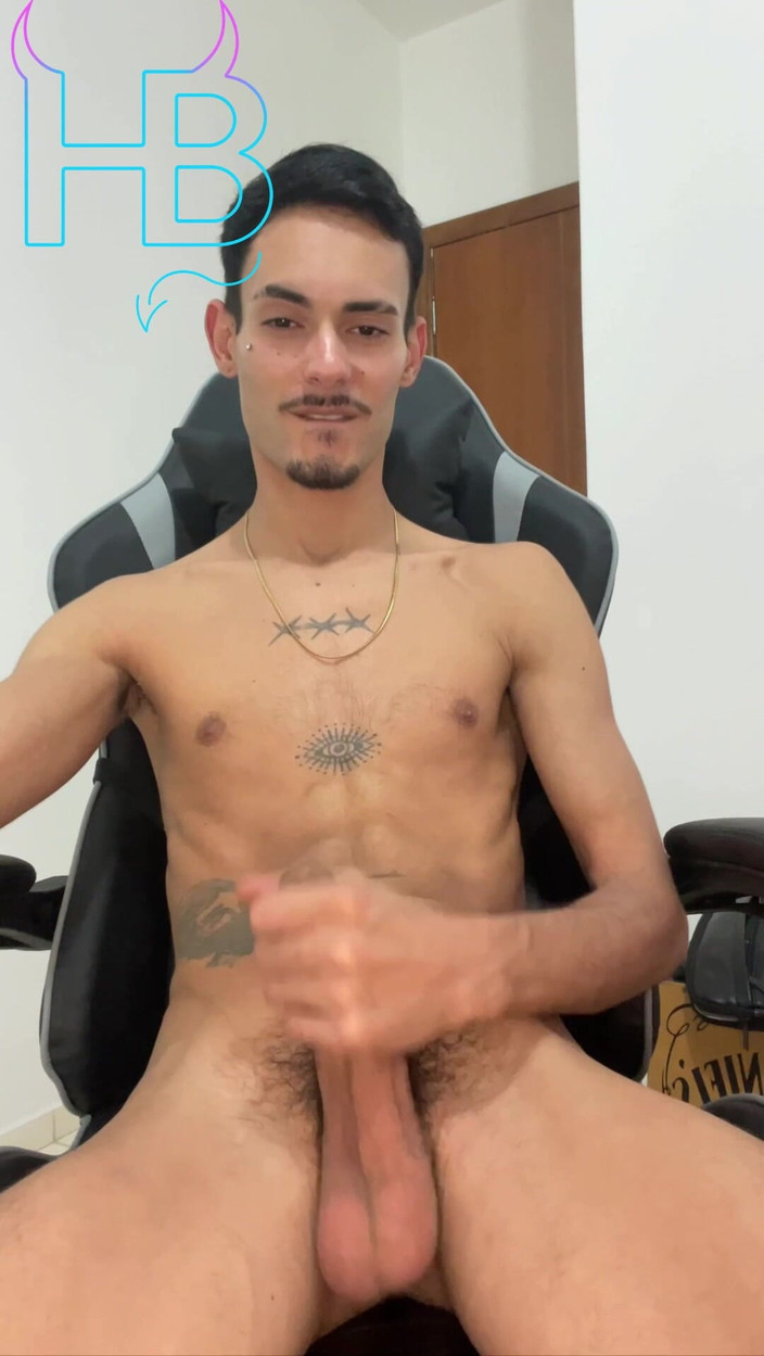 Heitor Bauman OFC: Giovane uomo peloso che molto