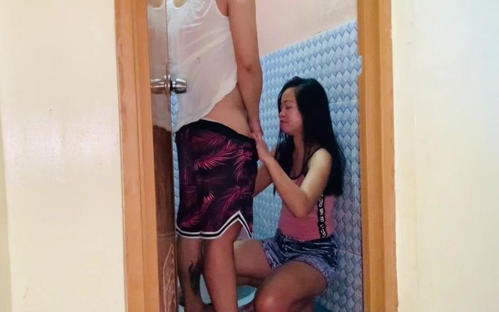 Arramia: Asian Pinay girl with bestfriend Fuck on the Comfortroom