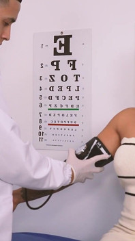Na schůzce u mého lékaře mě nakonec ošuká doktorův velký penis - Mariana Martix & Max Betancur