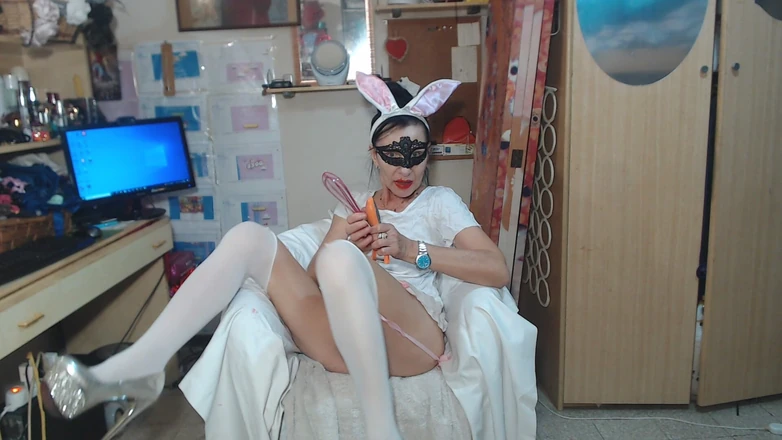 WEBREGINETTA2023: Slutty Waitress Prepares Lunch for Her Master