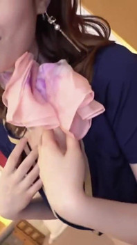 Melek gibi gülümseme, karşı konulmaz kıvrımlar - muhteşem yarı güzelin cosplay fantezisi tutkulu bir dölleme uçuşuyla bitiyor - bölüm2