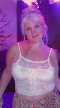Lose Yourself in Stepmom's Kiss