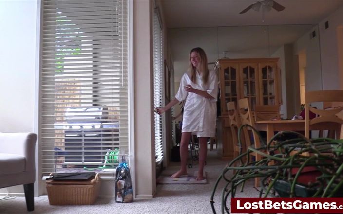 Lost Bets Games: Addison a Kelsey Steamy Hra na karty Strip Naughty