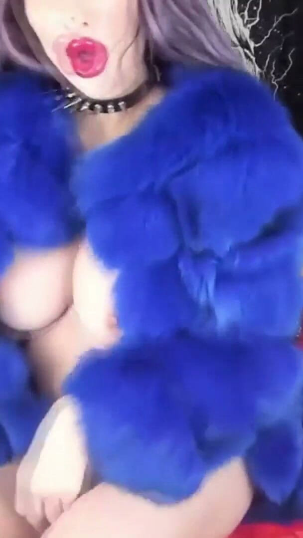 Princess18_: Kožešina fetiš webkamerová show, masturbace a stříkání.