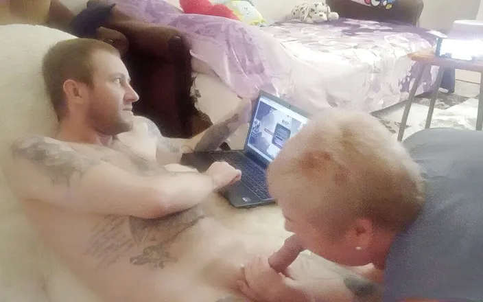 Zona901: I play on the computer I get jerked off and...