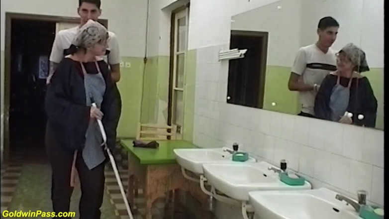 Goldwin pass: Mama vitregă de 83 de ani are parte de o pulă...