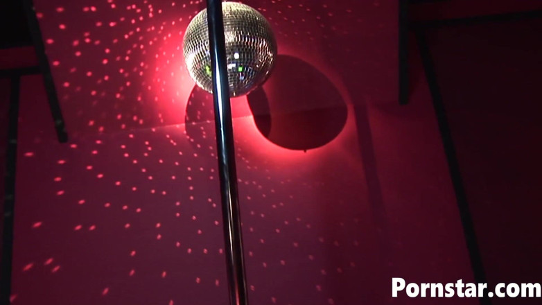 Pornstars: Hardcore grupowe ruchanie z seksownym Angel Dark