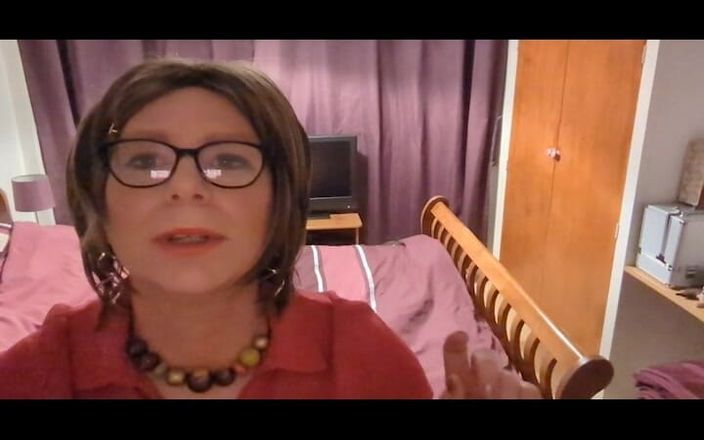 NikkiGee: Mi strofino il clitoride