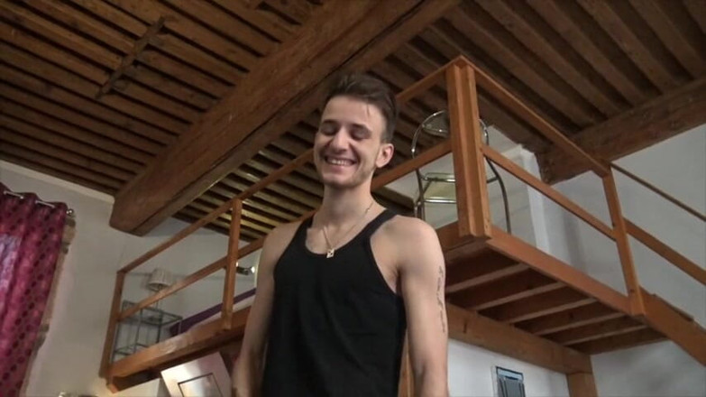 Gaybareback: Sexy top twink fuck a Stepdaddy XXL