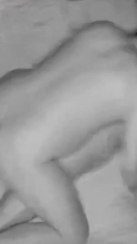 Una Madrastra Madura Le Ruega a Su Hijastro