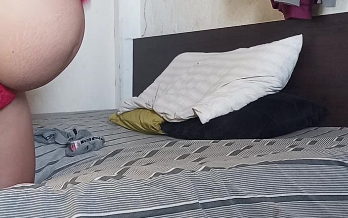 Mishelxl: Šukám svoji těhotnou manželku v červených tangách v zadku