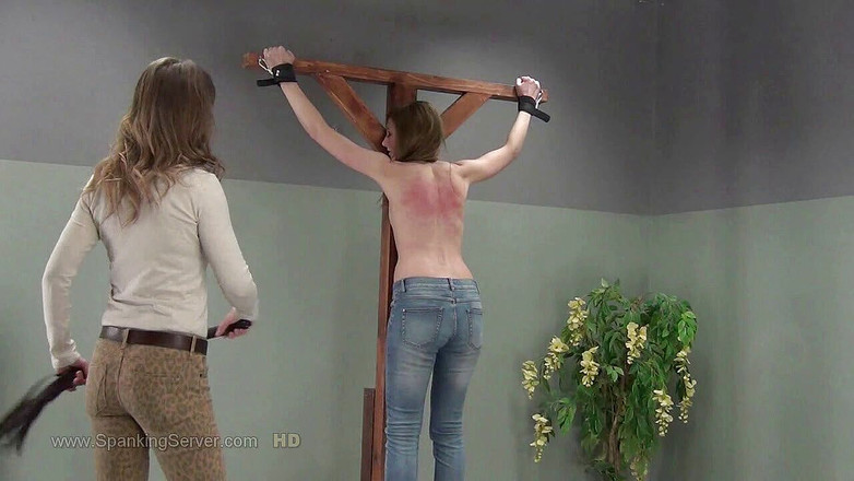 Spanking Server: Luca Bella, fouet sans capote